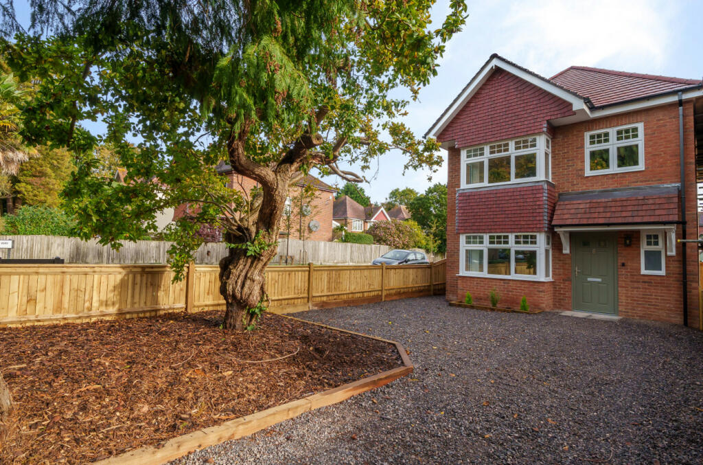Glen Eyre Road — Approach and driveway
