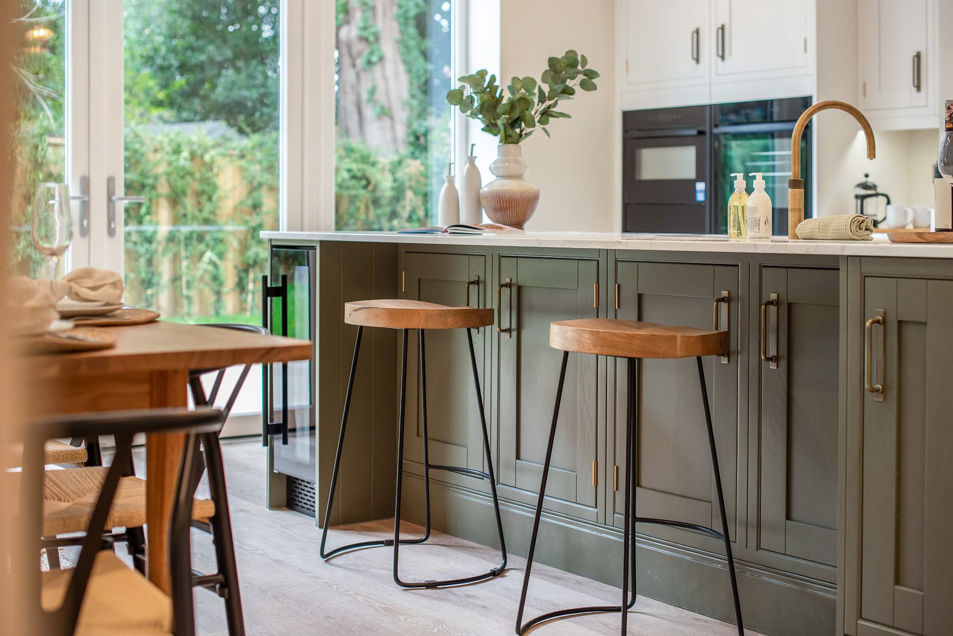 Heathcote — Kitchen island and breakfast seating