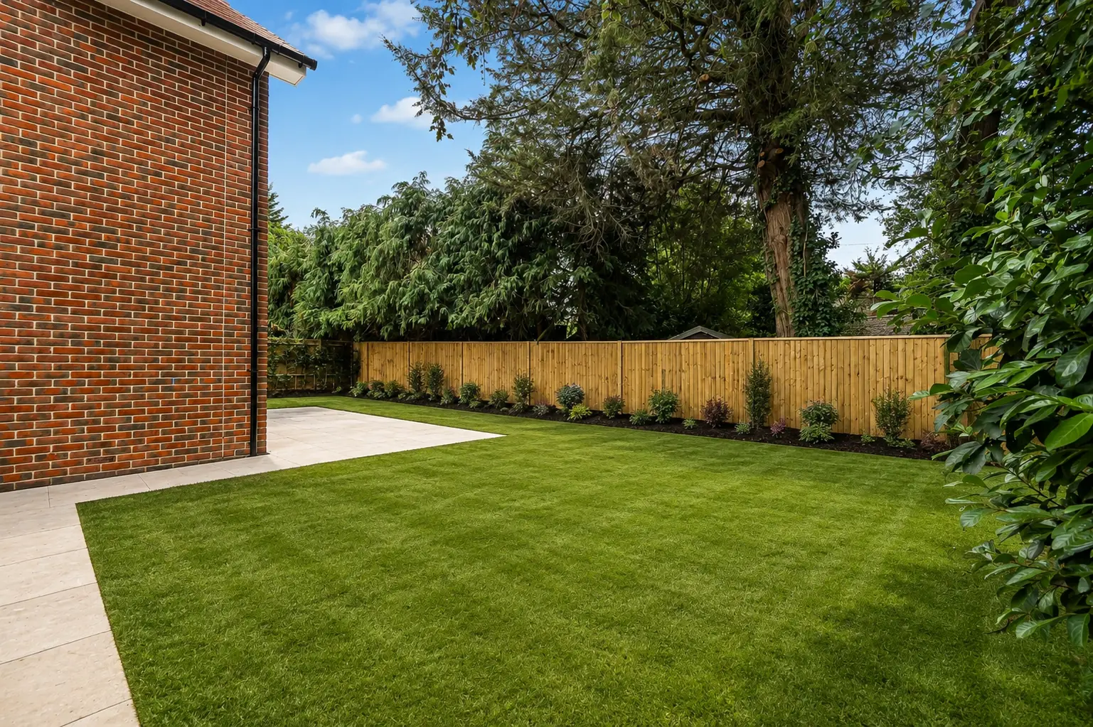 Heathcote — Landscaped side garden