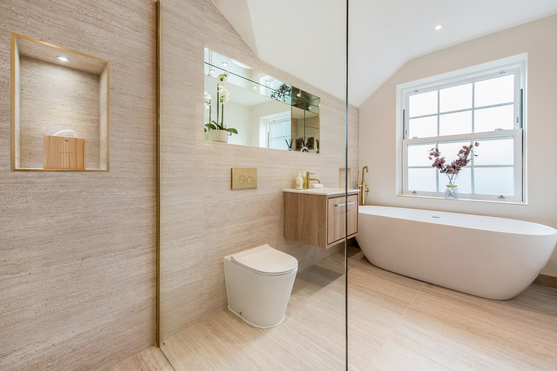 Heathcote — En-suite with freestanding bath